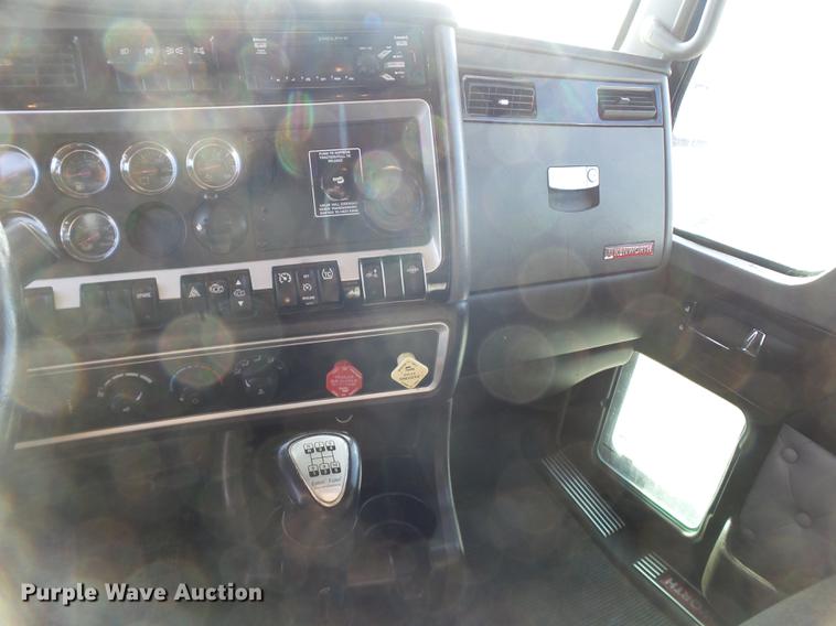 image for item DE1393 2012 Kenworth T660 semi truck