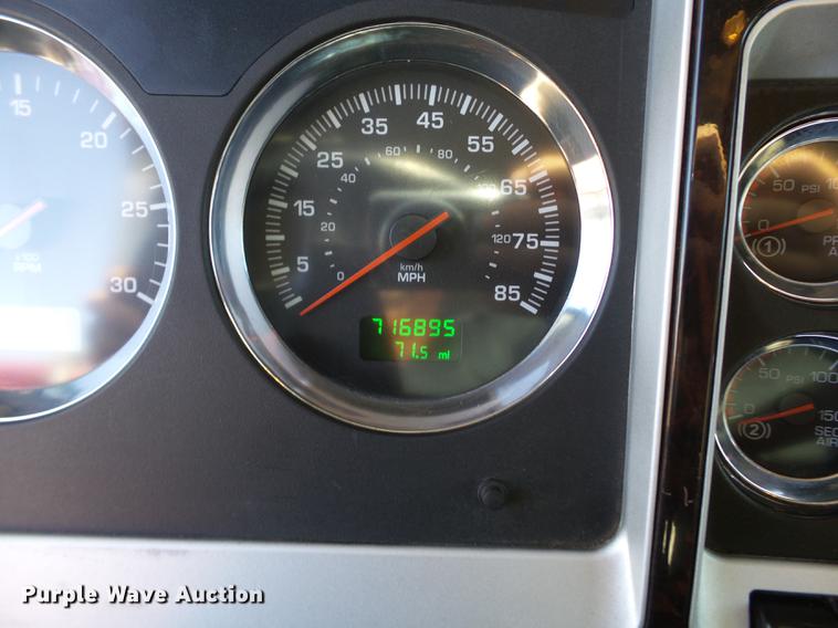 image for item DE1393 2012 Kenworth T660 semi truck