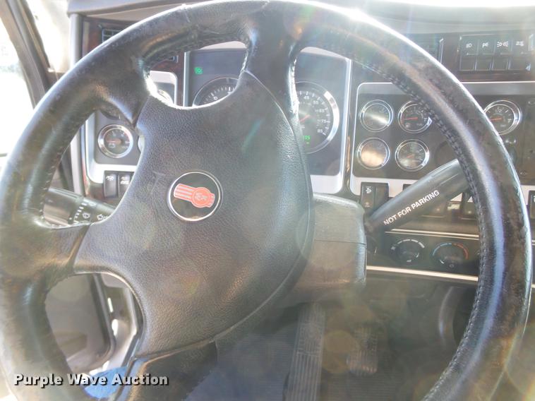 image for item DE1393 2012 Kenworth T660 semi truck