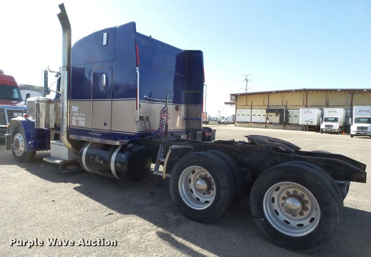 image for item DE1394 1988 Peterbilt 379 semi truck