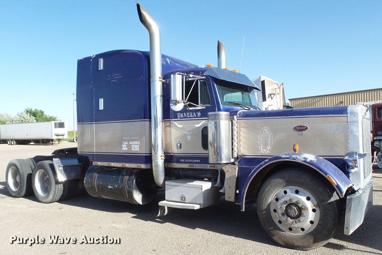 image for item DE1394 1988 Peterbilt 379 semi truck