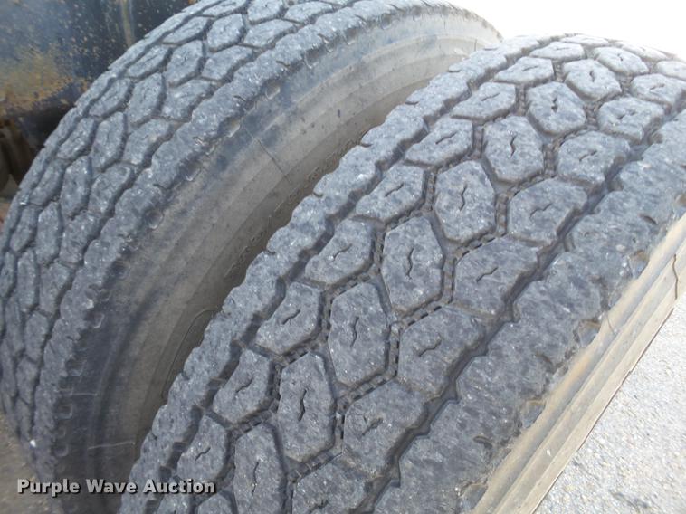 image for item DE1394 1988 Peterbilt 379 semi truck