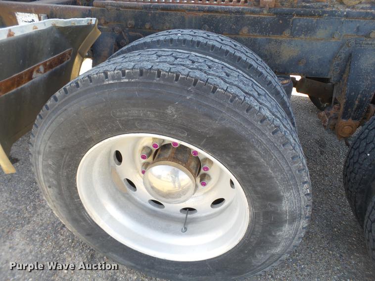 image for item DE1394 1988 Peterbilt 379 semi truck