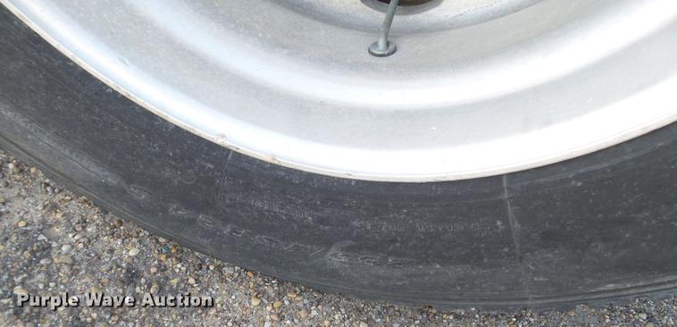 image for item DE1394 1988 Peterbilt 379 semi truck