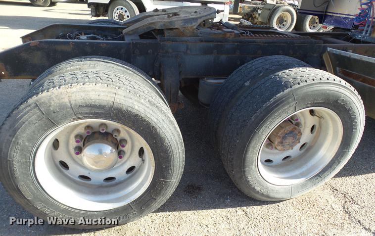 image for item DE1394 1988 Peterbilt 379 semi truck