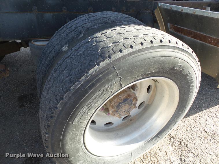 image for item DE1394 1988 Peterbilt 379 semi truck