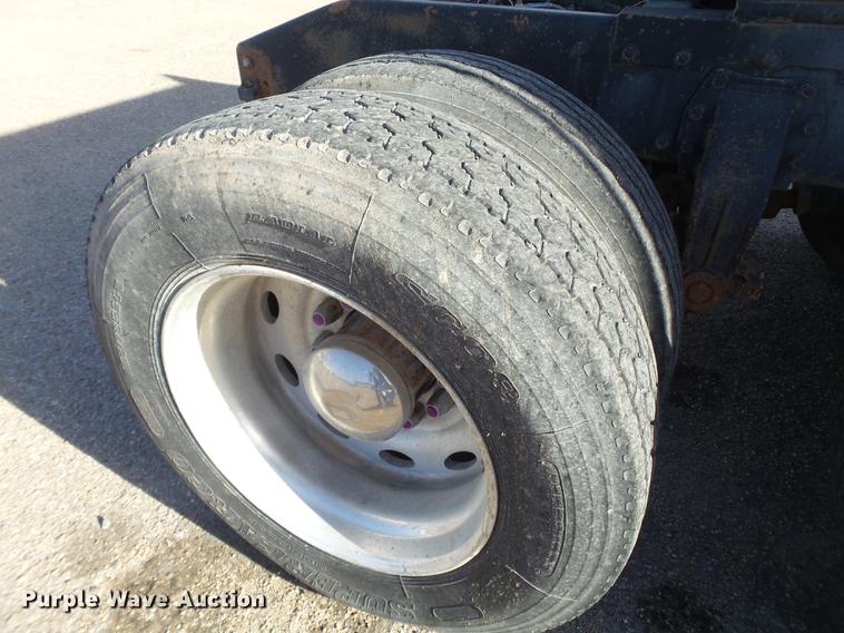 image for item DE1394 1988 Peterbilt 379 semi truck