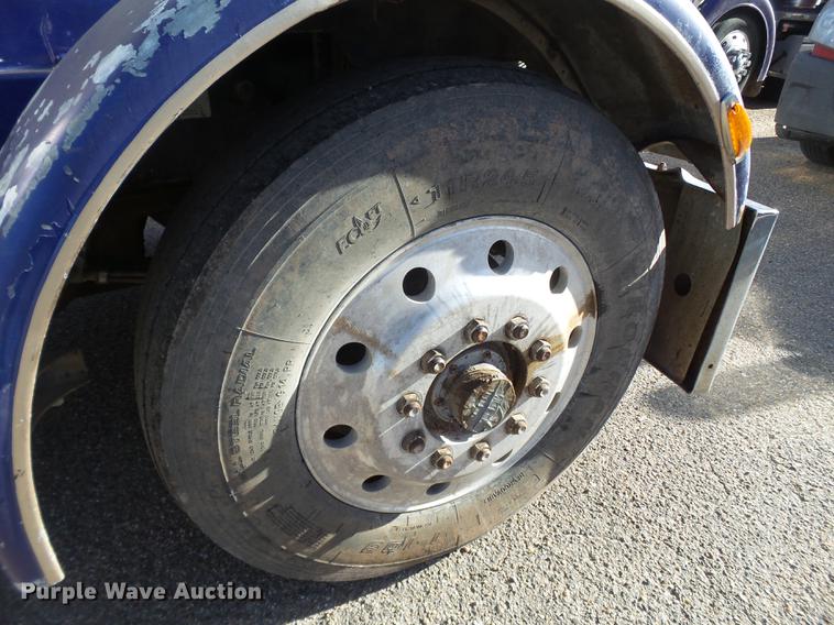 image for item DE1394 1988 Peterbilt 379 semi truck