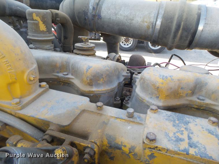 image for item DE1394 1988 Peterbilt 379 semi truck