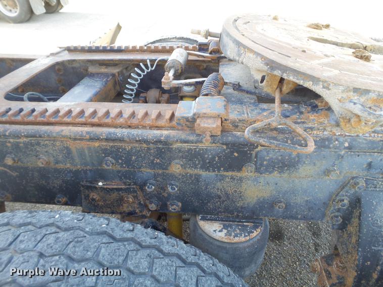 image for item DE1394 1988 Peterbilt 379 semi truck