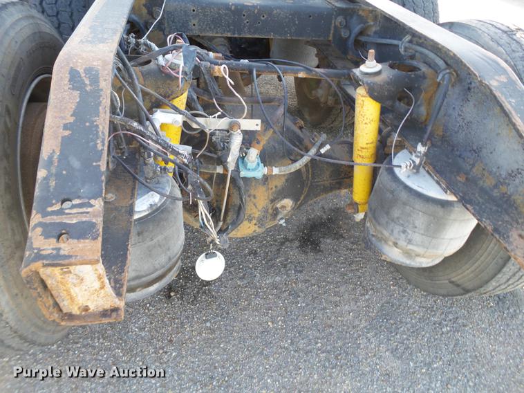 image for item DE1394 1988 Peterbilt 379 semi truck