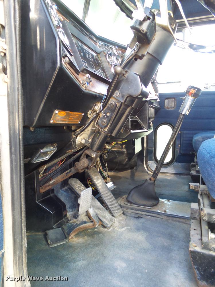 image for item DE1394 1988 Peterbilt 379 semi truck