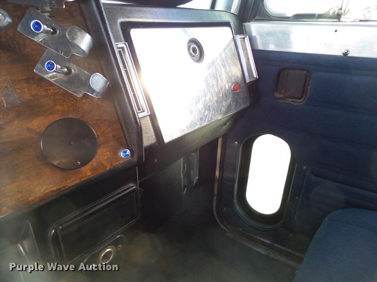 image for item DE1394 1988 Peterbilt 379 semi truck