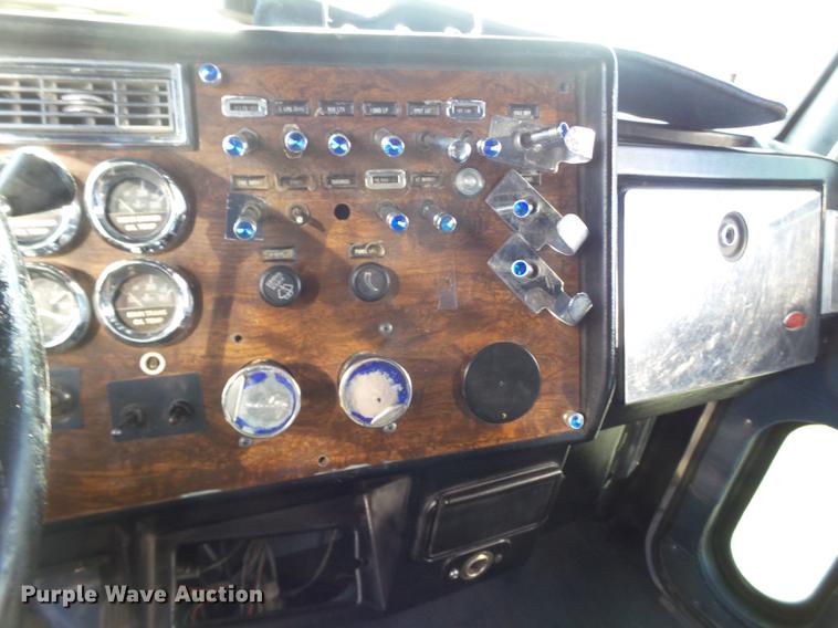 image for item DE1394 1988 Peterbilt 379 semi truck