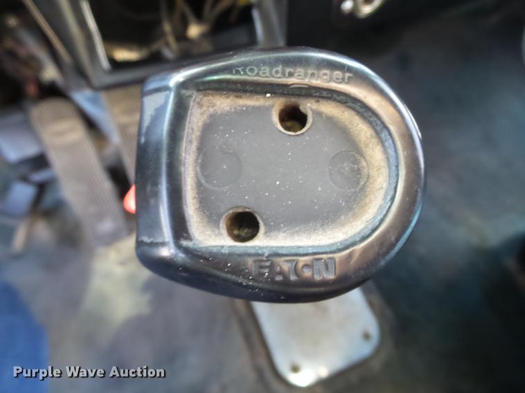 image for item DE1394 1988 Peterbilt 379 semi truck