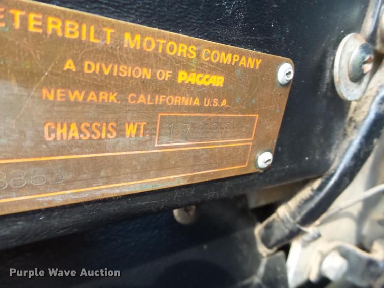 image for item DE1394 1988 Peterbilt 379 semi truck