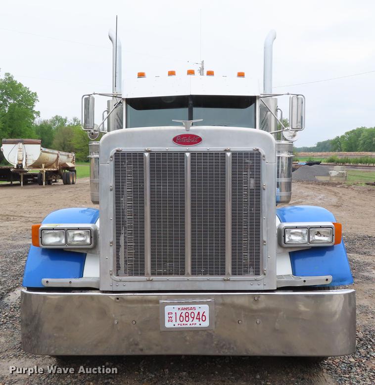 image for item DE3505 2000 Peterbilt 379 semi truck
