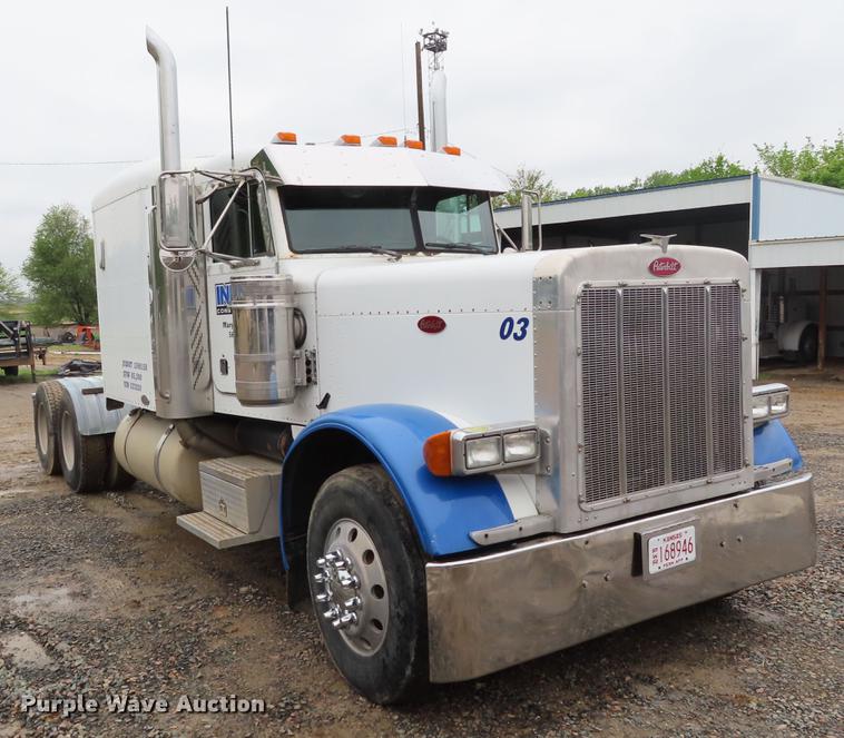 image for item DE3505 2000 Peterbilt 379 semi truck