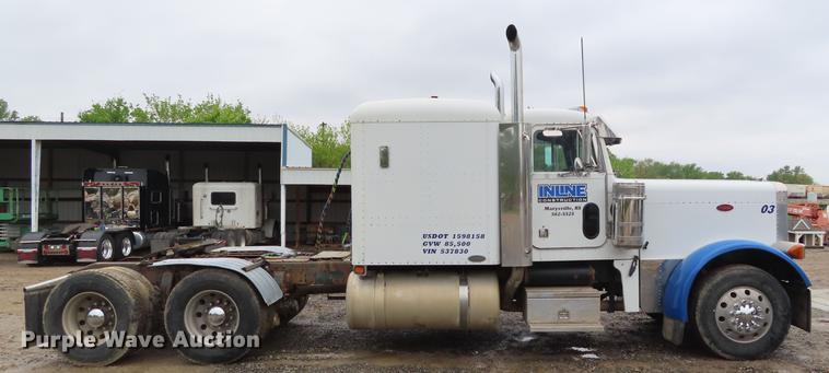 image for item DE3505 2000 Peterbilt 379 semi truck
