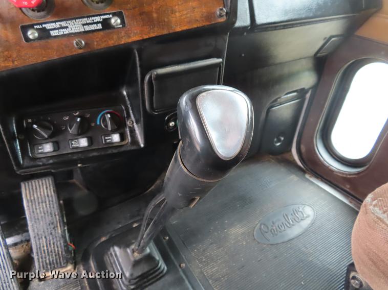 image for item DE3505 2000 Peterbilt 379 semi truck