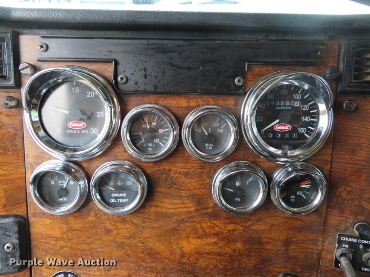 image for item DE3505 2000 Peterbilt 379 semi truck