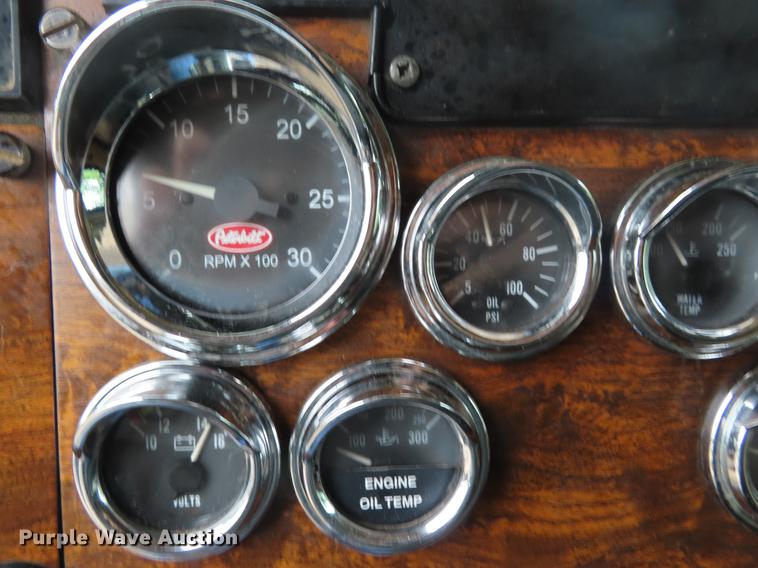 image for item DE3505 2000 Peterbilt 379 semi truck