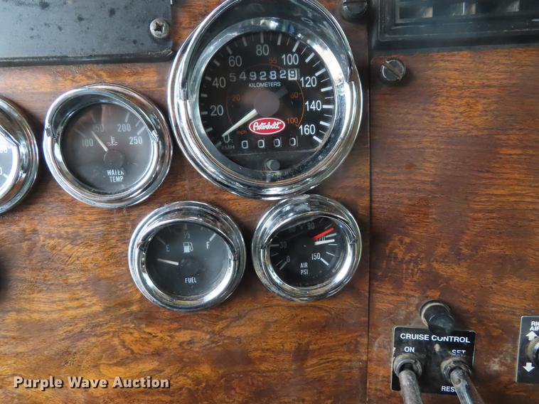 image for item DE3505 2000 Peterbilt 379 semi truck