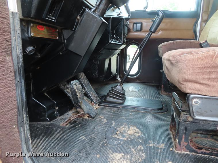 image for item DE3505 2000 Peterbilt 379 semi truck