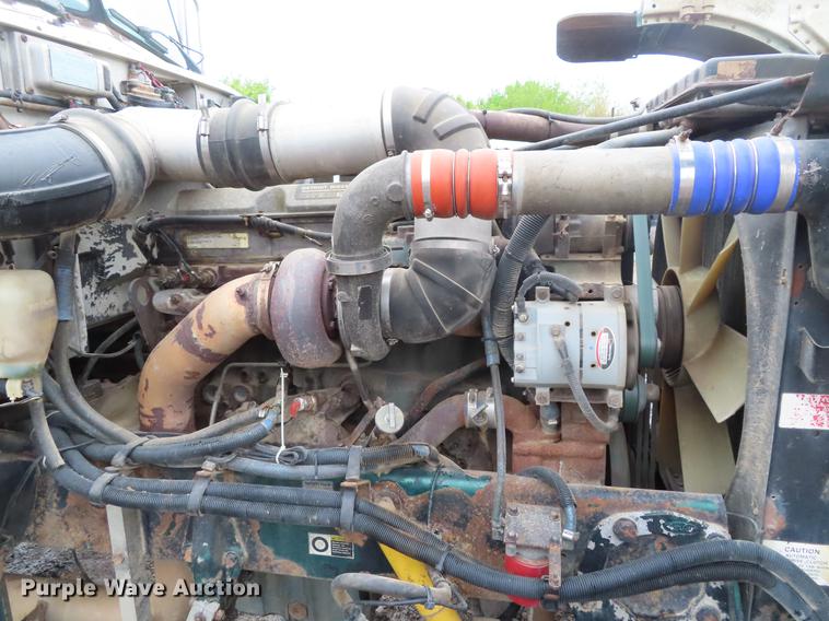 image for item DE3505 2000 Peterbilt 379 semi truck