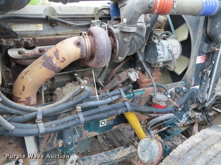 image for item DE3505 2000 Peterbilt 379 semi truck