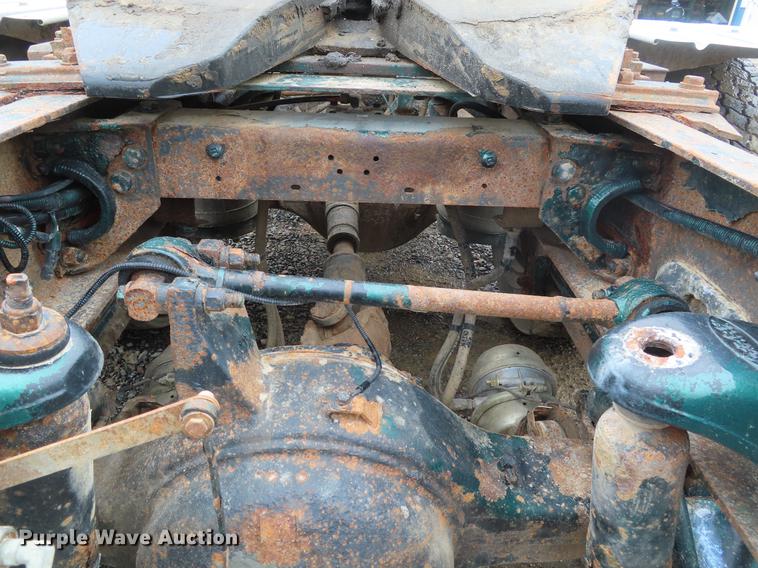 image for item DE3505 2000 Peterbilt 379 semi truck