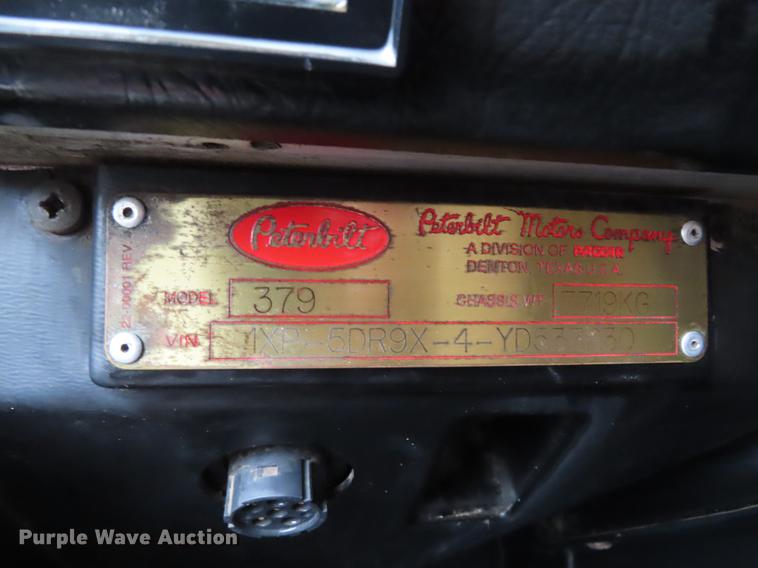image for item DE3505 2000 Peterbilt 379 semi truck