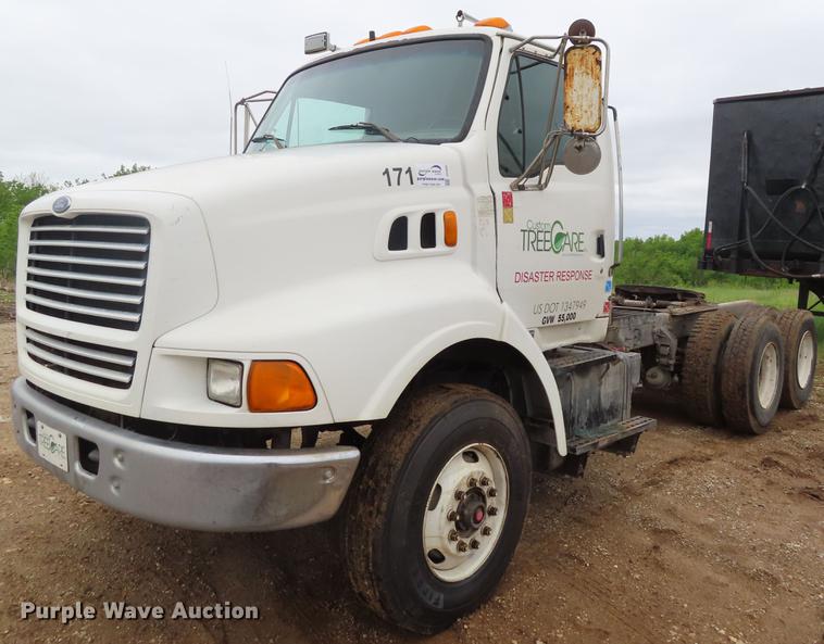 image for item DE3508 1998 Ford LT8513 Louisville 113 semi truck