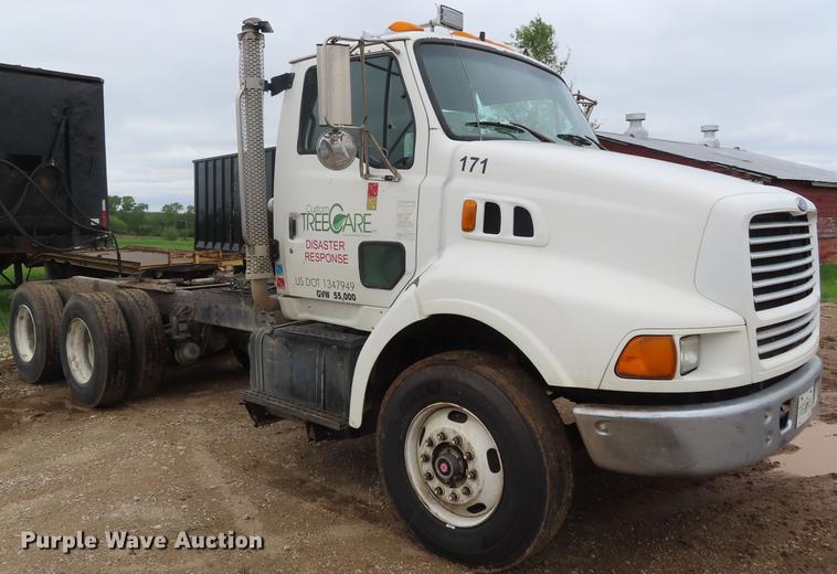 image for item DE3508 1998 Ford LT8513 Louisville 113 semi truck