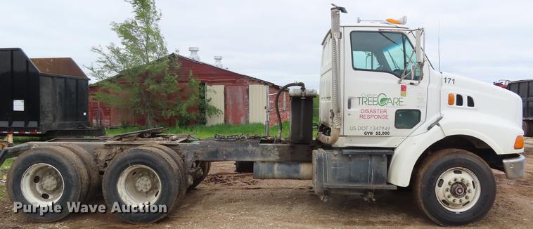 image for item DE3508 1998 Ford LT8513 Louisville 113 semi truck