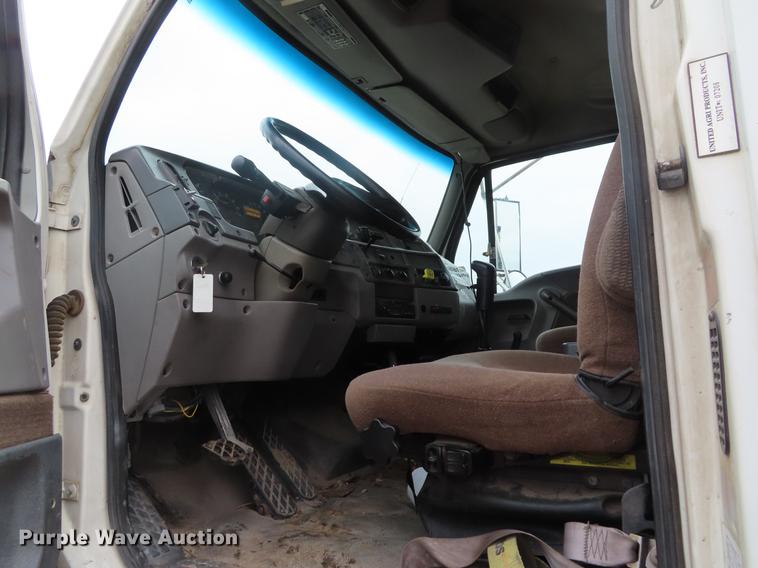 image for item DE3508 1998 Ford LT8513 Louisville 113 semi truck