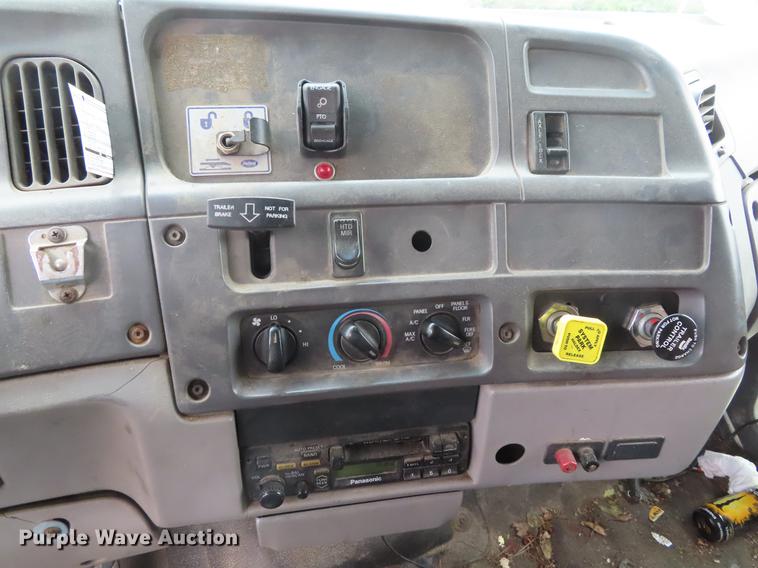 image for item DE3508 1998 Ford LT8513 Louisville 113 semi truck