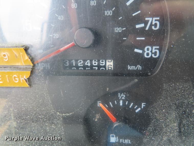 image for item DE3508 1998 Ford LT8513 Louisville 113 semi truck