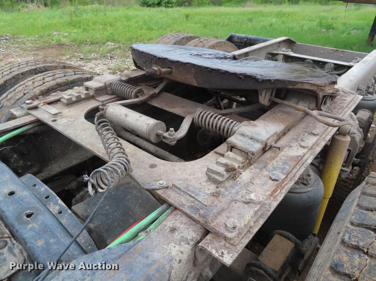 image for item DE3508 1998 Ford LT8513 Louisville 113 semi truck