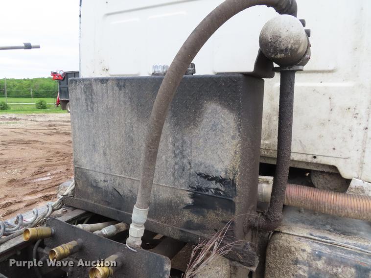 image for item DE3508 1998 Ford LT8513 Louisville 113 semi truck