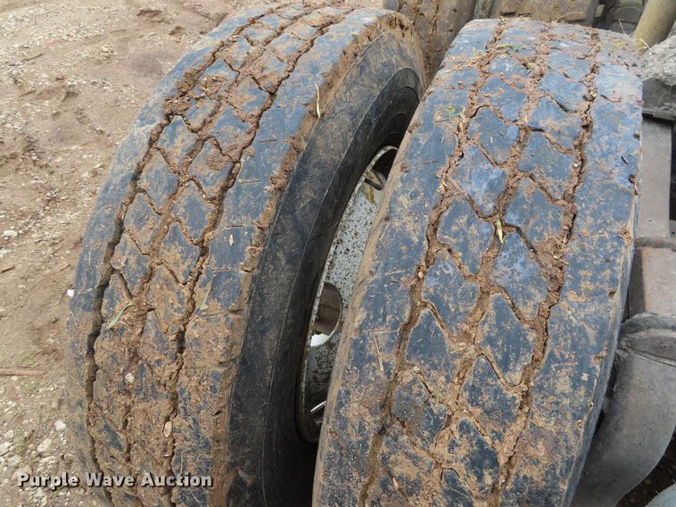 image for item DE3508 1998 Ford LT8513 Louisville 113 semi truck