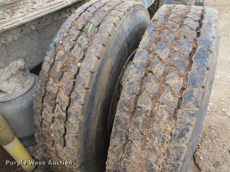 image for item DE3508 1998 Ford LT8513 Louisville 113 semi truck