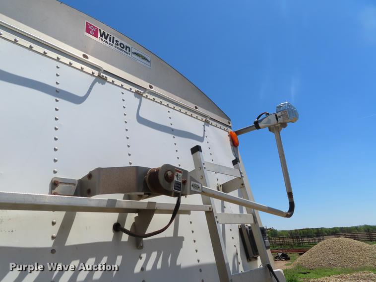 image for item DE3517 2012 Wilson DWH-550C double hopper bottom grain trailer