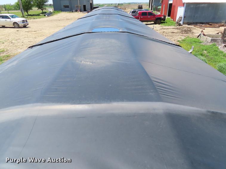 image for item DE3517 2012 Wilson DWH-550C double hopper bottom grain trailer