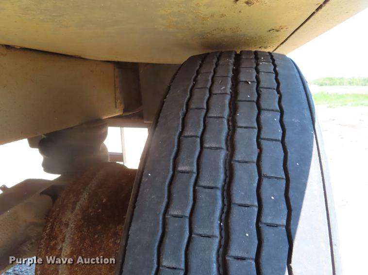 image for item DE3517 2012 Wilson DWH-550C double hopper bottom grain trailer