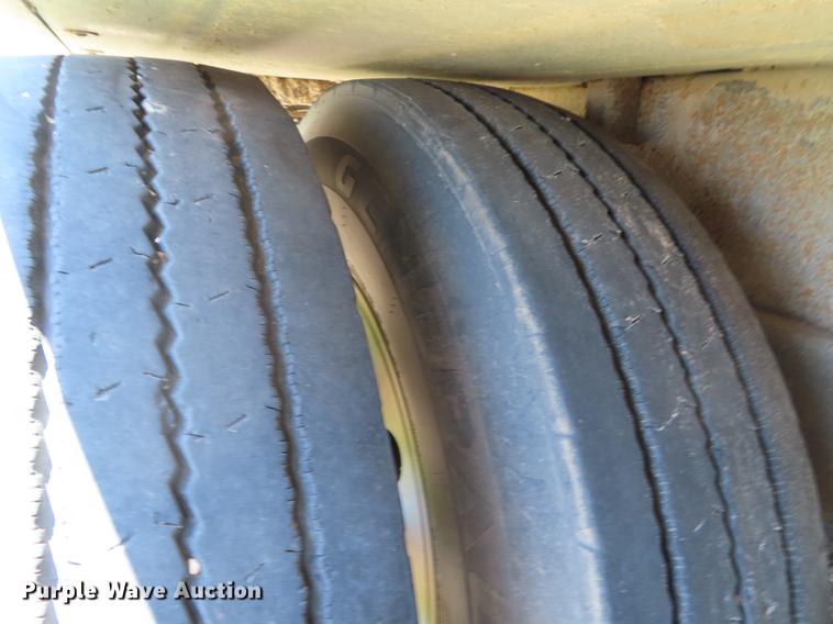 image for item DE3517 2012 Wilson DWH-550C double hopper bottom grain trailer