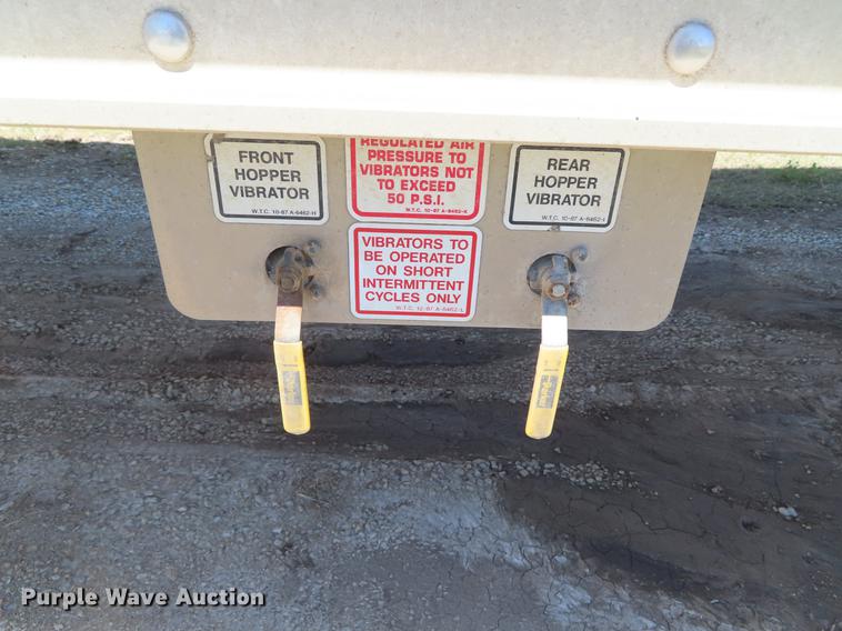 image for item DE3517 2012 Wilson DWH-550C double hopper bottom grain trailer