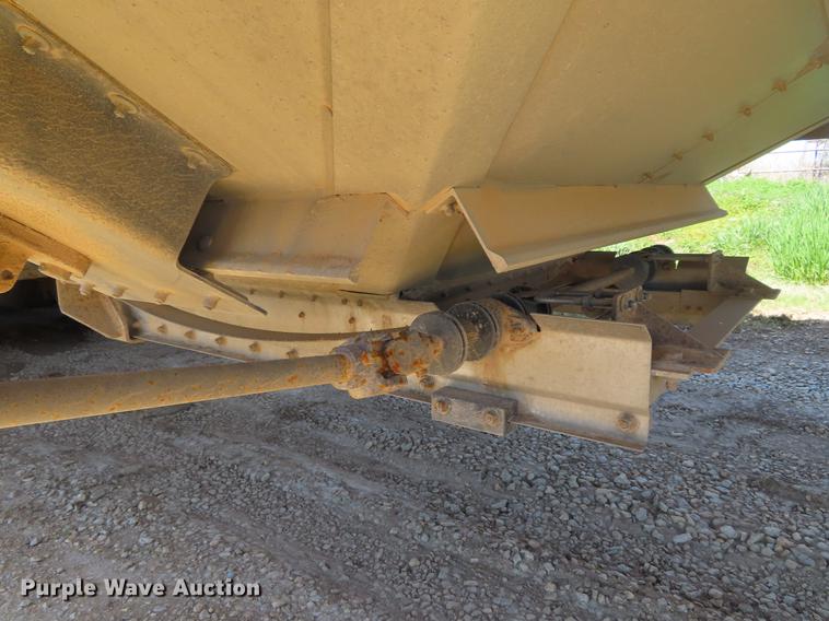 image for item DE3517 2012 Wilson DWH-550C double hopper bottom grain trailer