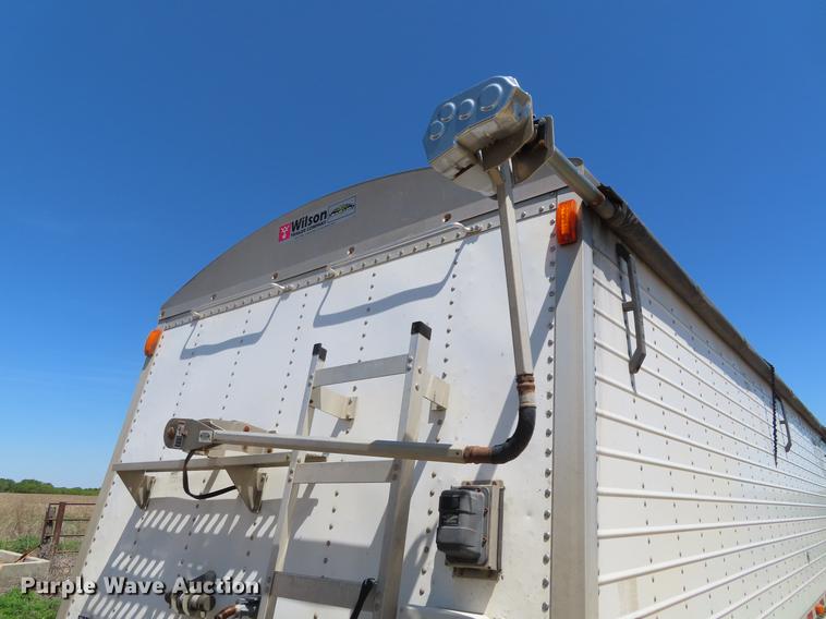 image for item DE3517 2012 Wilson DWH-550C double hopper bottom grain trailer