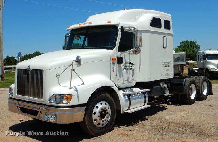 image for item DE3963 2007 International 9400i semi truck